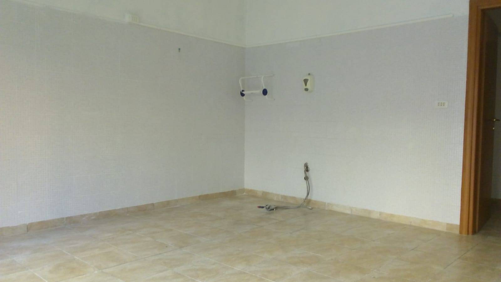 Fondo Commerciale in affitto a Livorno, Mercato