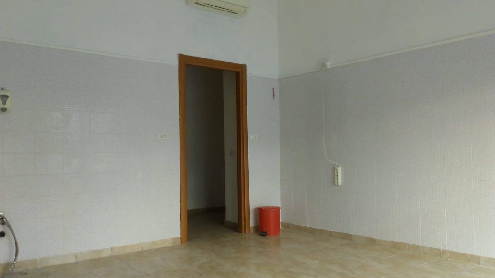 Fondo Commerciale in affitto a Livorno, Mercato