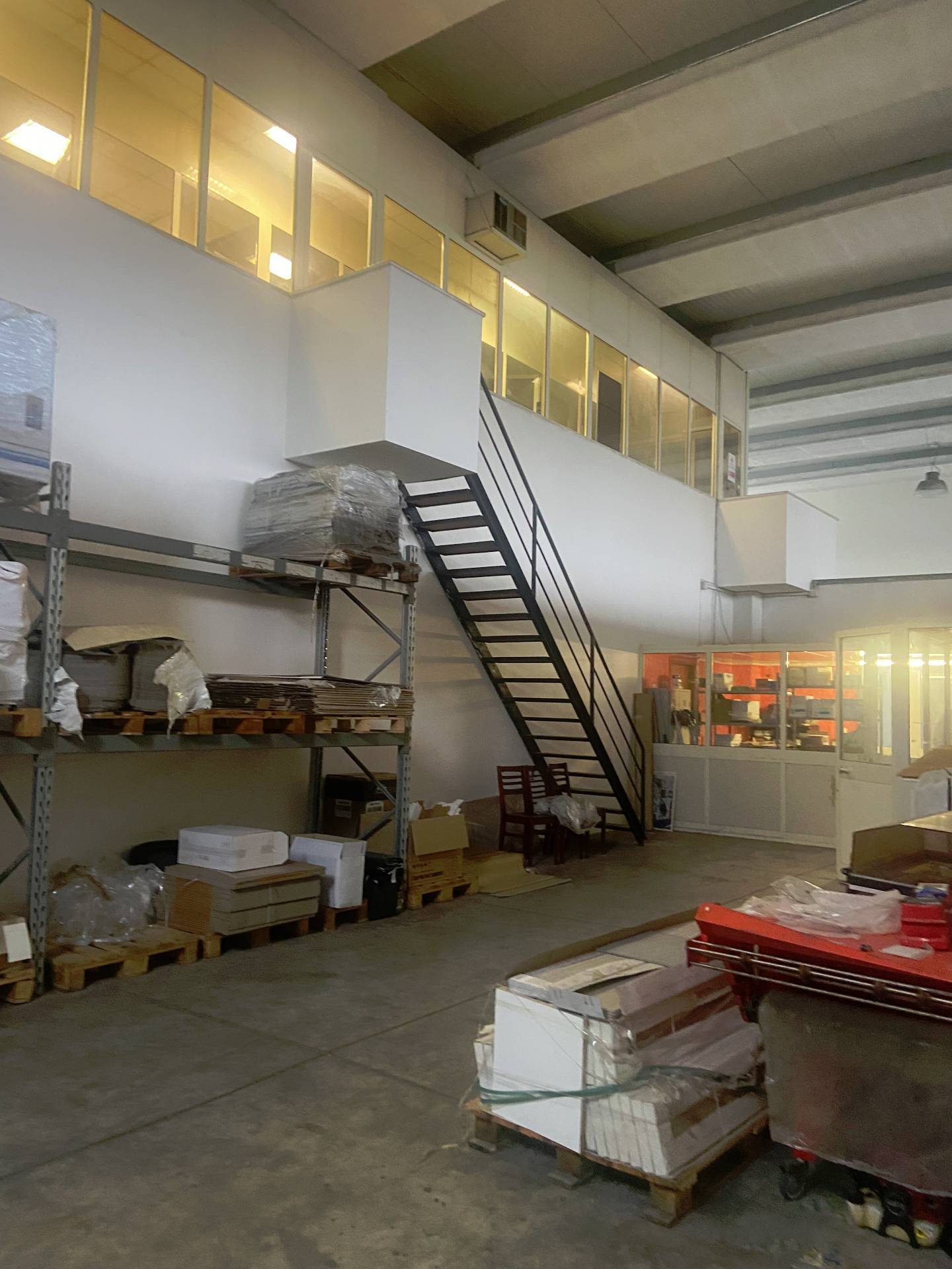 Fondo Commerciale in affitto a Collesalvetti, Stagno