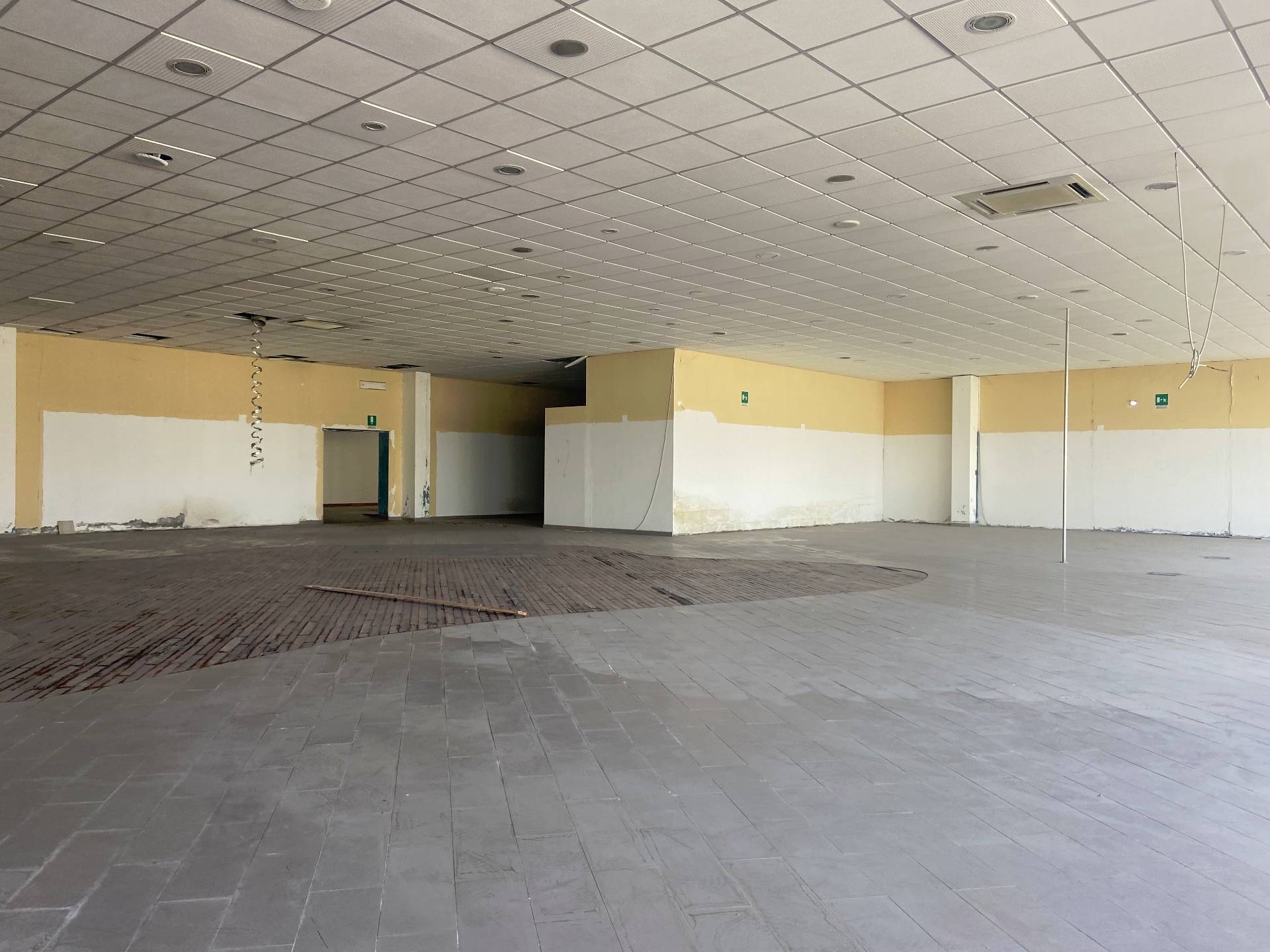 Fondo Commerciale in affitto a Livorno, Picchianti