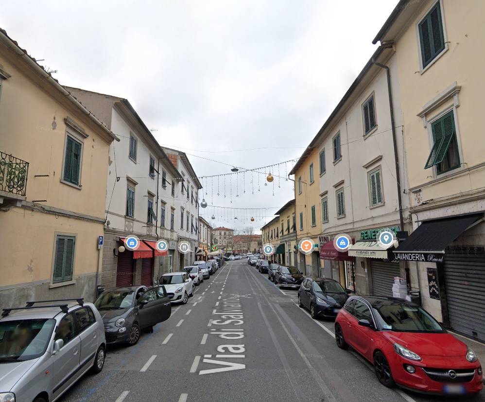 Fondo Commerciale in vendita a Livorno, Stazione - Porta a terra