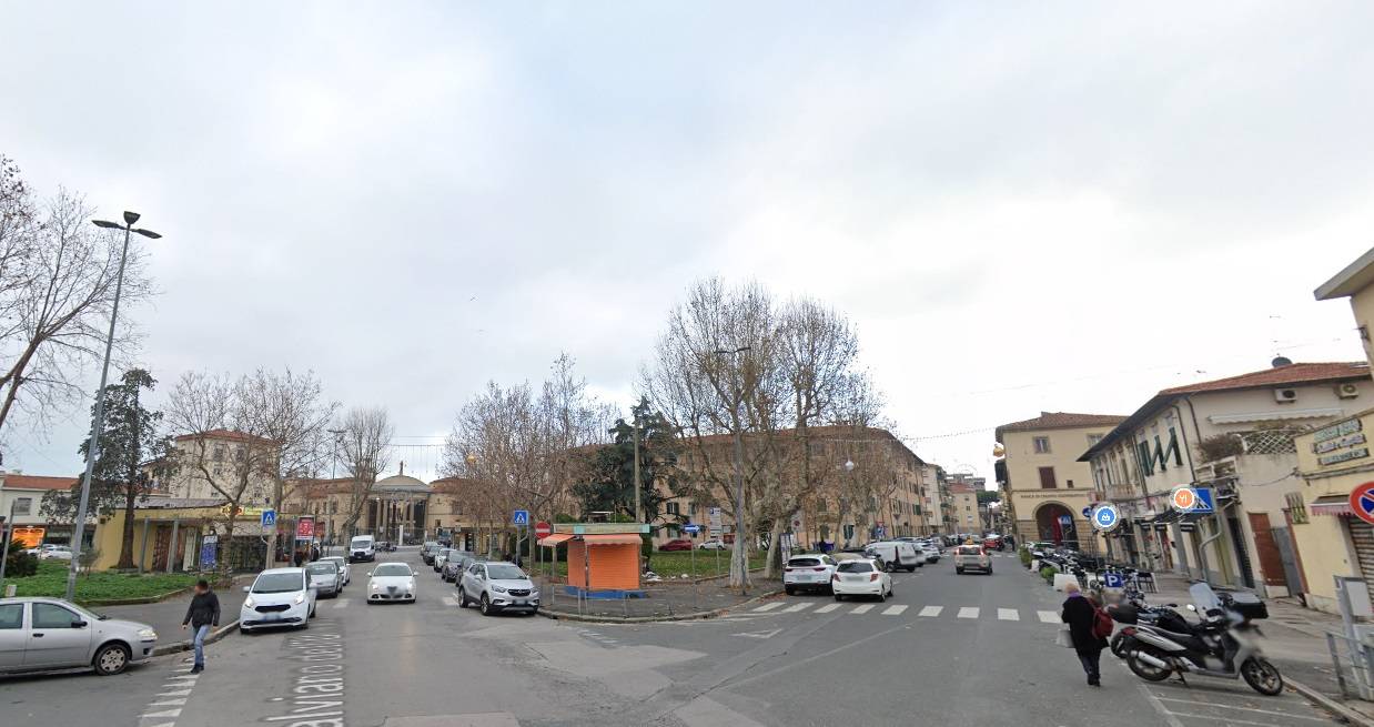Fondo Commerciale in vendita a Livorno, Stazione - Porta a terra