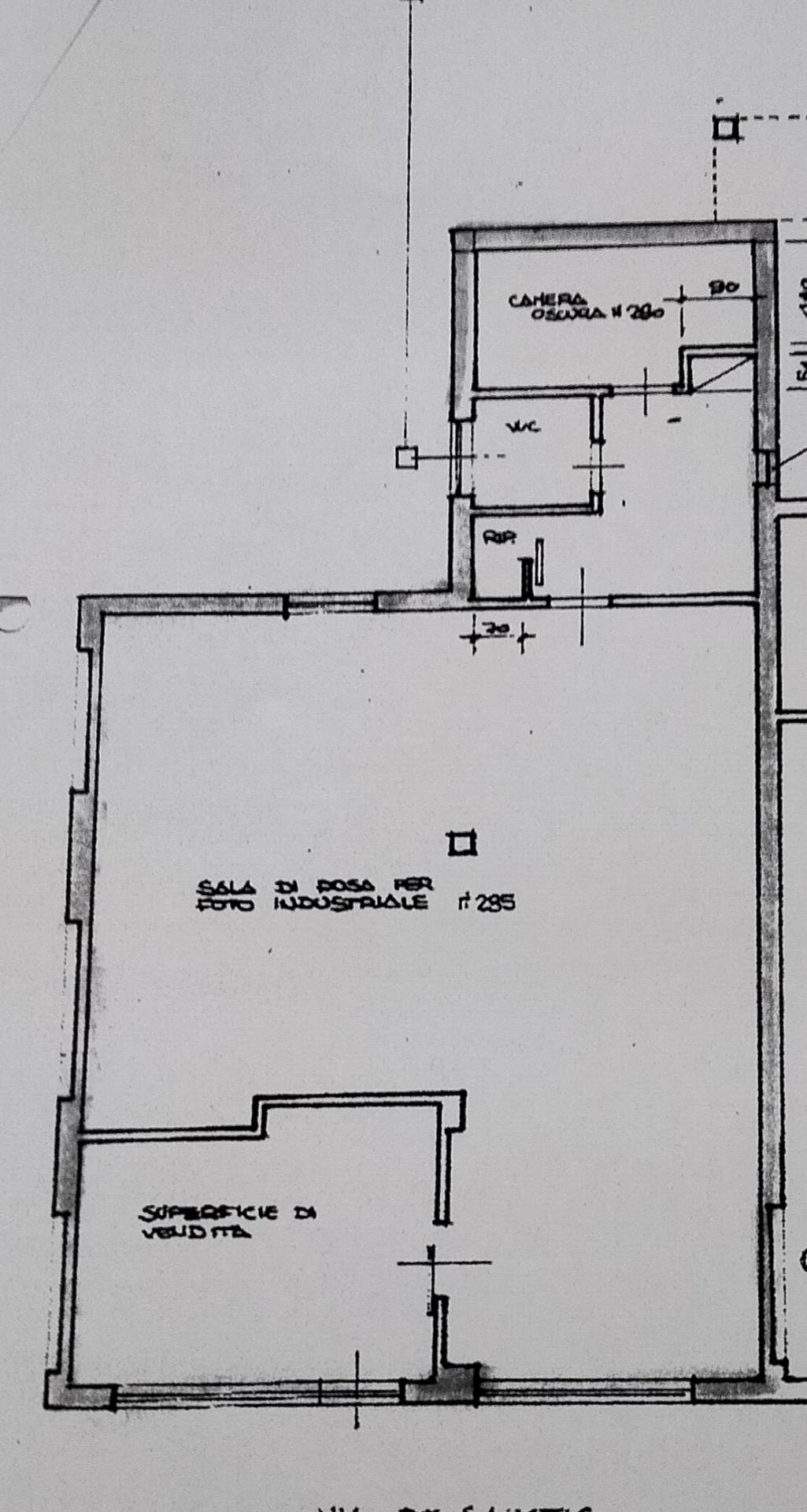 Fondo Commerciale in vendita a Livorno, Ardenza Terra