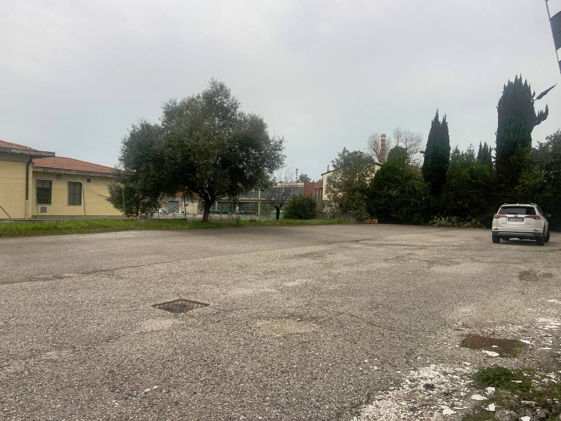 Fondo Commerciale in affitto a Collesalvetti, Stagno