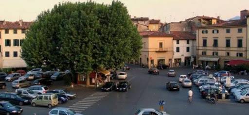 Fondo Commerciale in affitto a Lucca, Centro storico