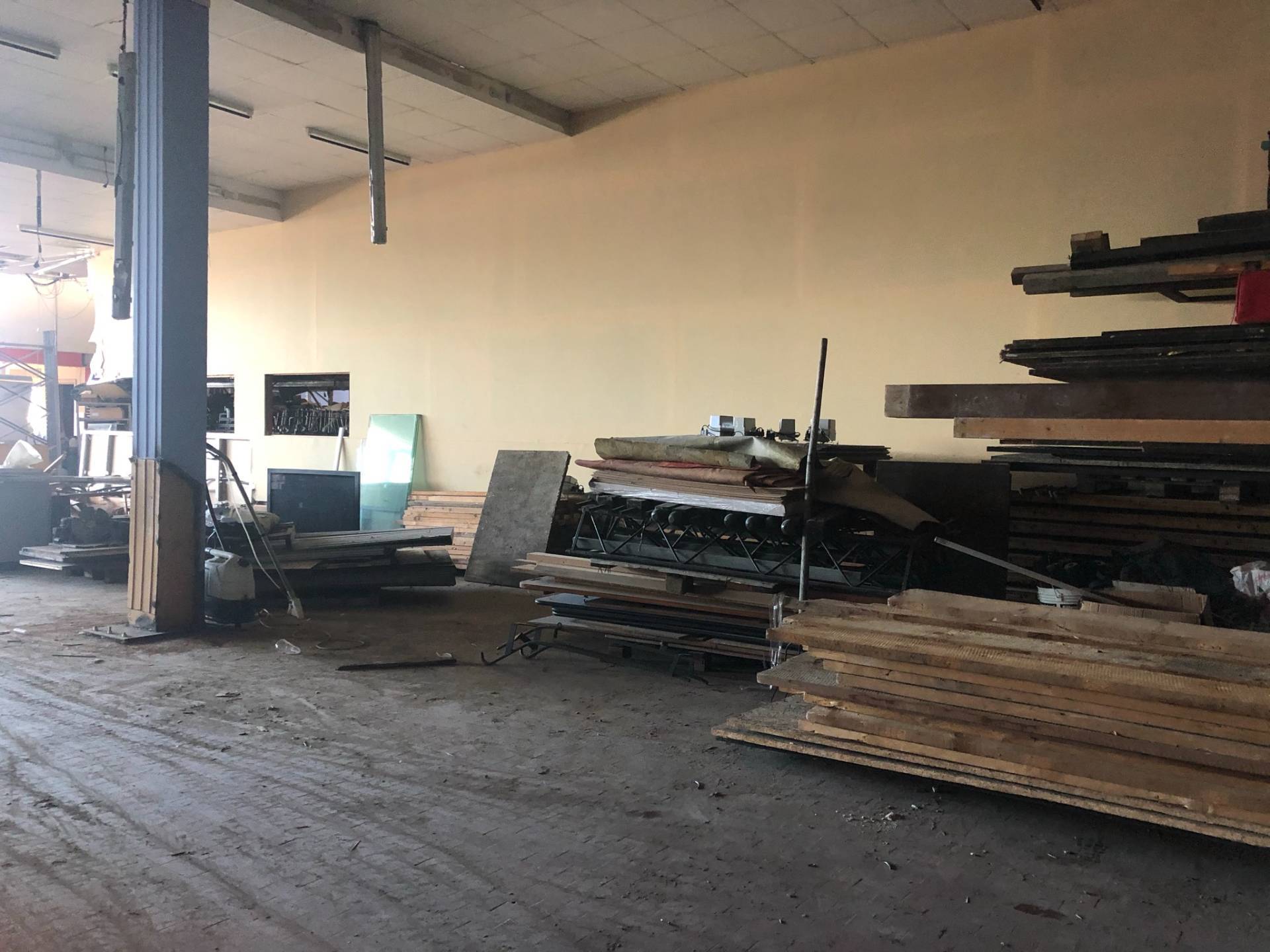 Fondo Commerciale in affitto a Altopascio, Altopascio