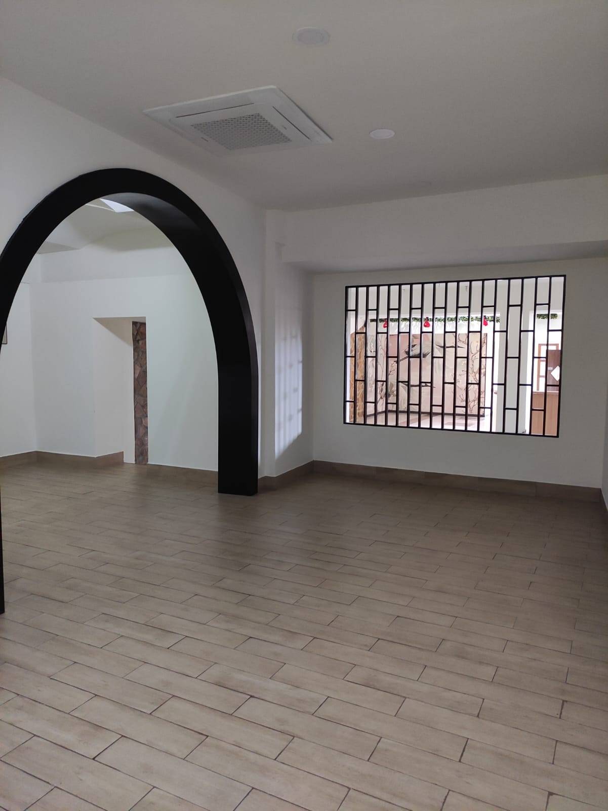 Fondo Commerciale in affitto a Altopascio, Altopascio