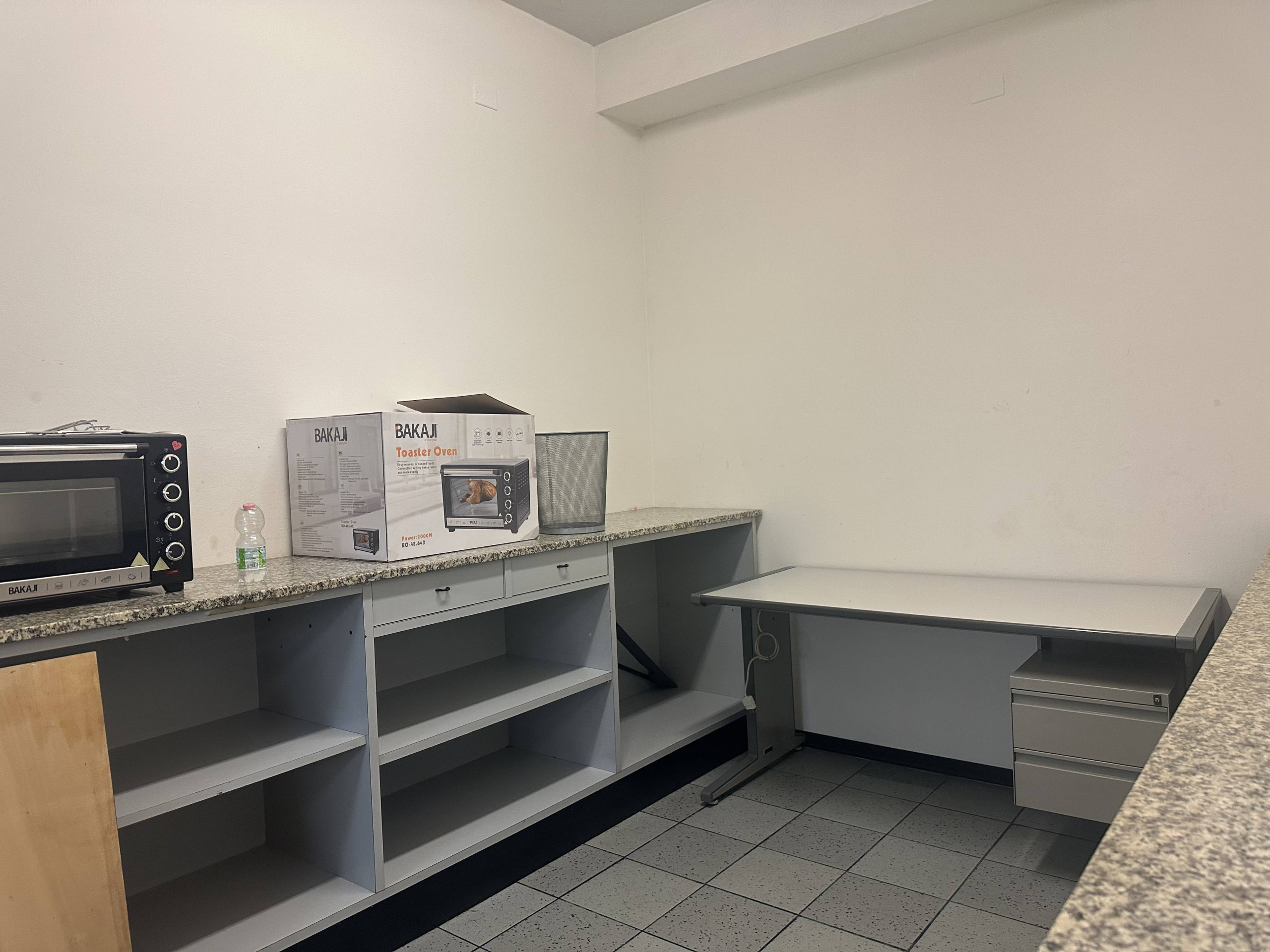 Fondo Commerciale in affitto a Lucca, Lucca