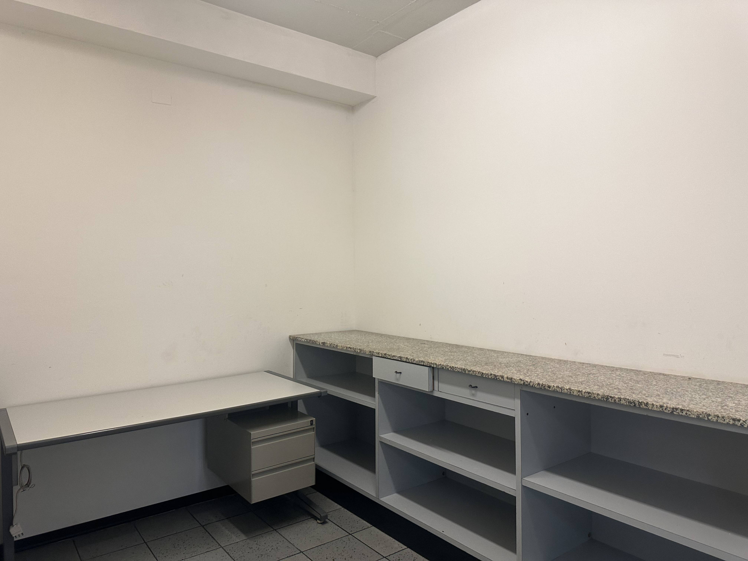 Fondo Commerciale in affitto a Lucca, Lucca