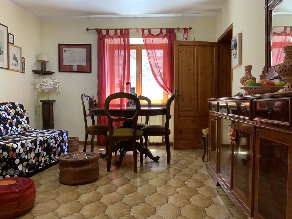 Casa indipendente in vendita a Pescia, Aramo