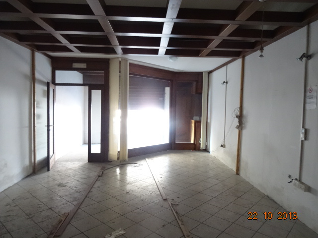 Fondo Commerciale in affitto a Lucca, Vicino mura