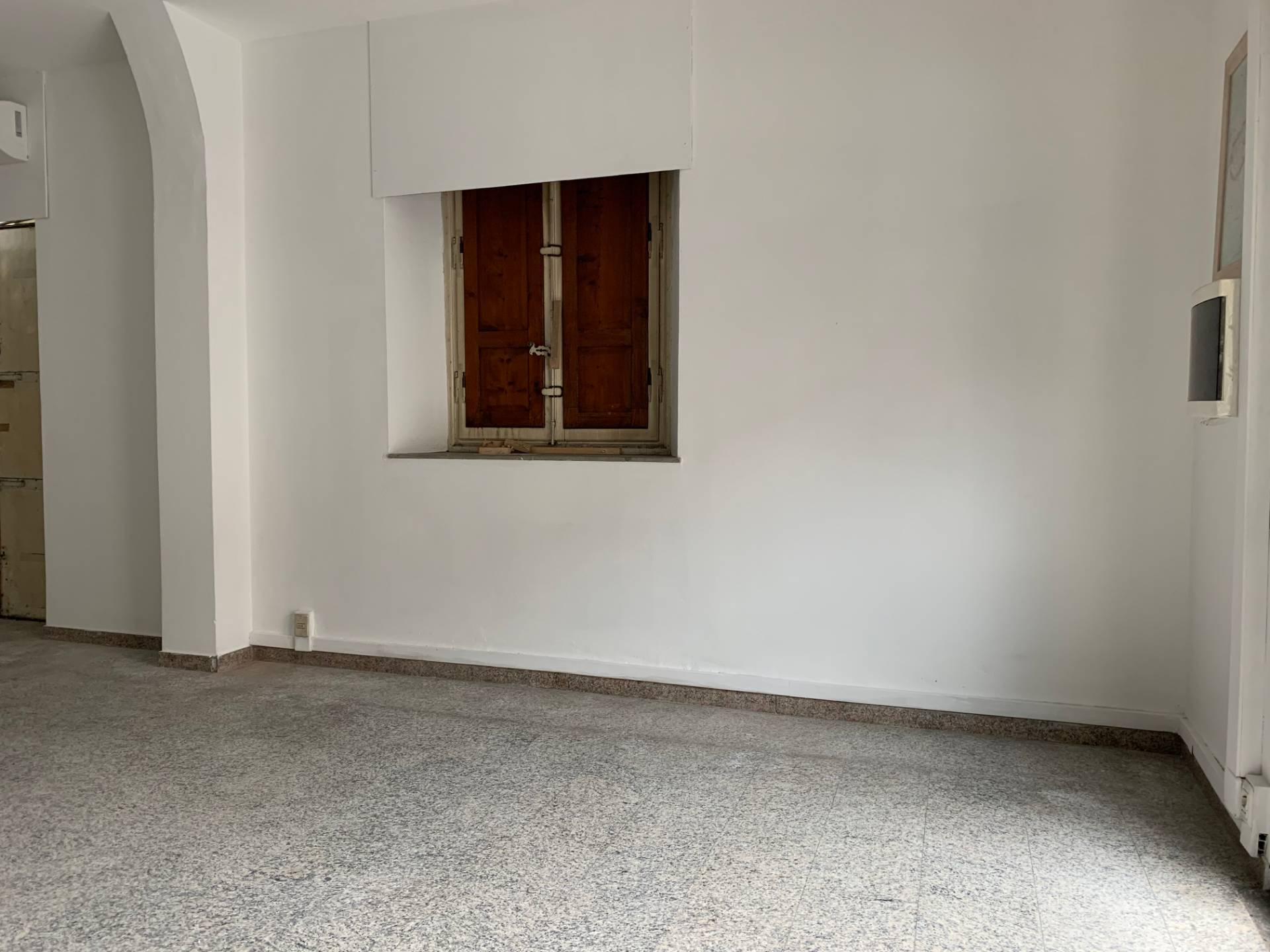 Fondo Commerciale in affitto a Lucca, San Concordio Contrada