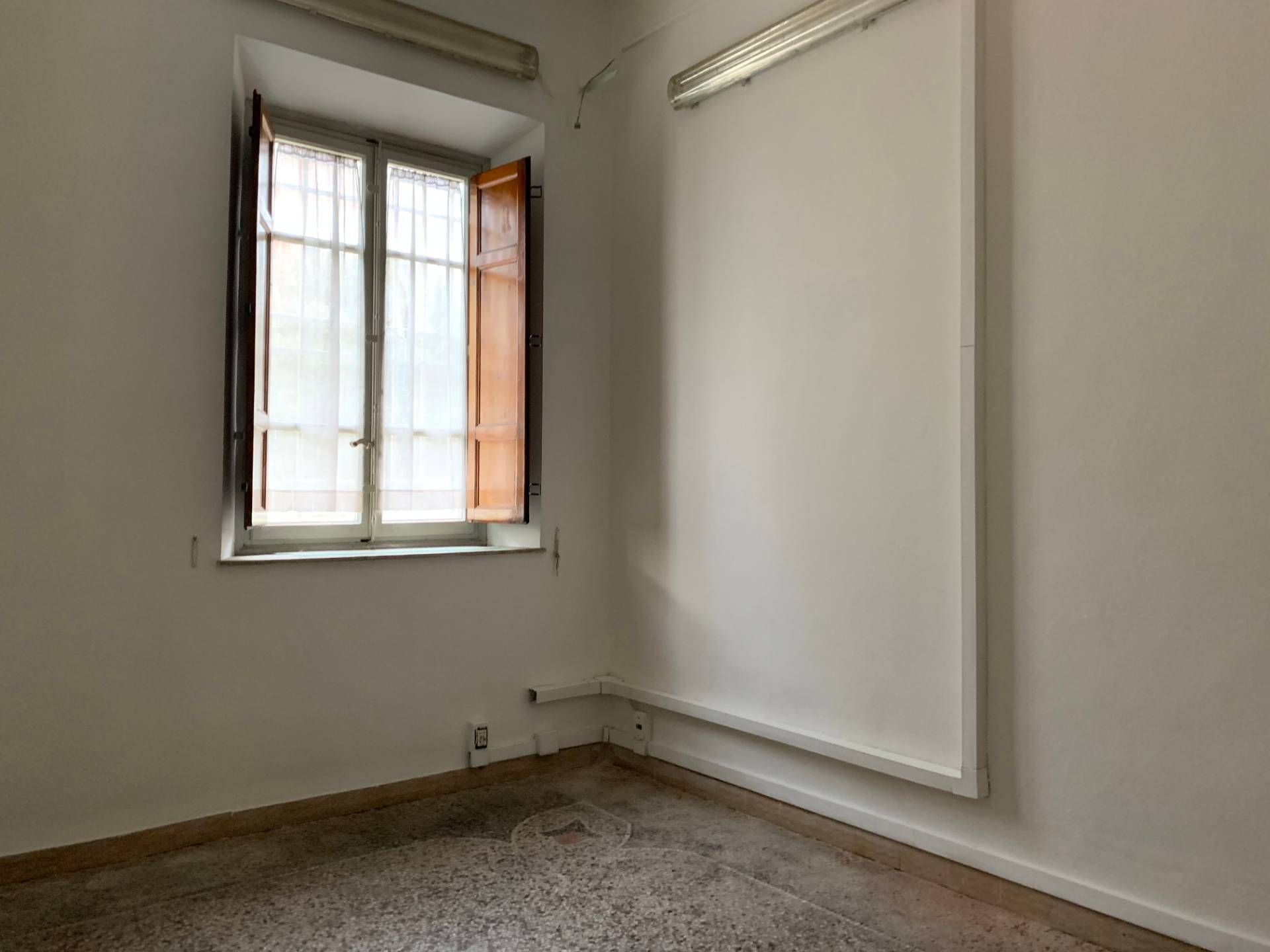 Fondo Commerciale in affitto a Lucca, San Concordio Contrada