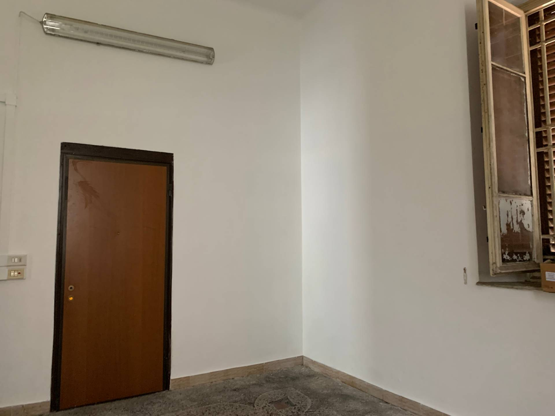 Fondo Commerciale in affitto a Lucca, San Concordio Contrada