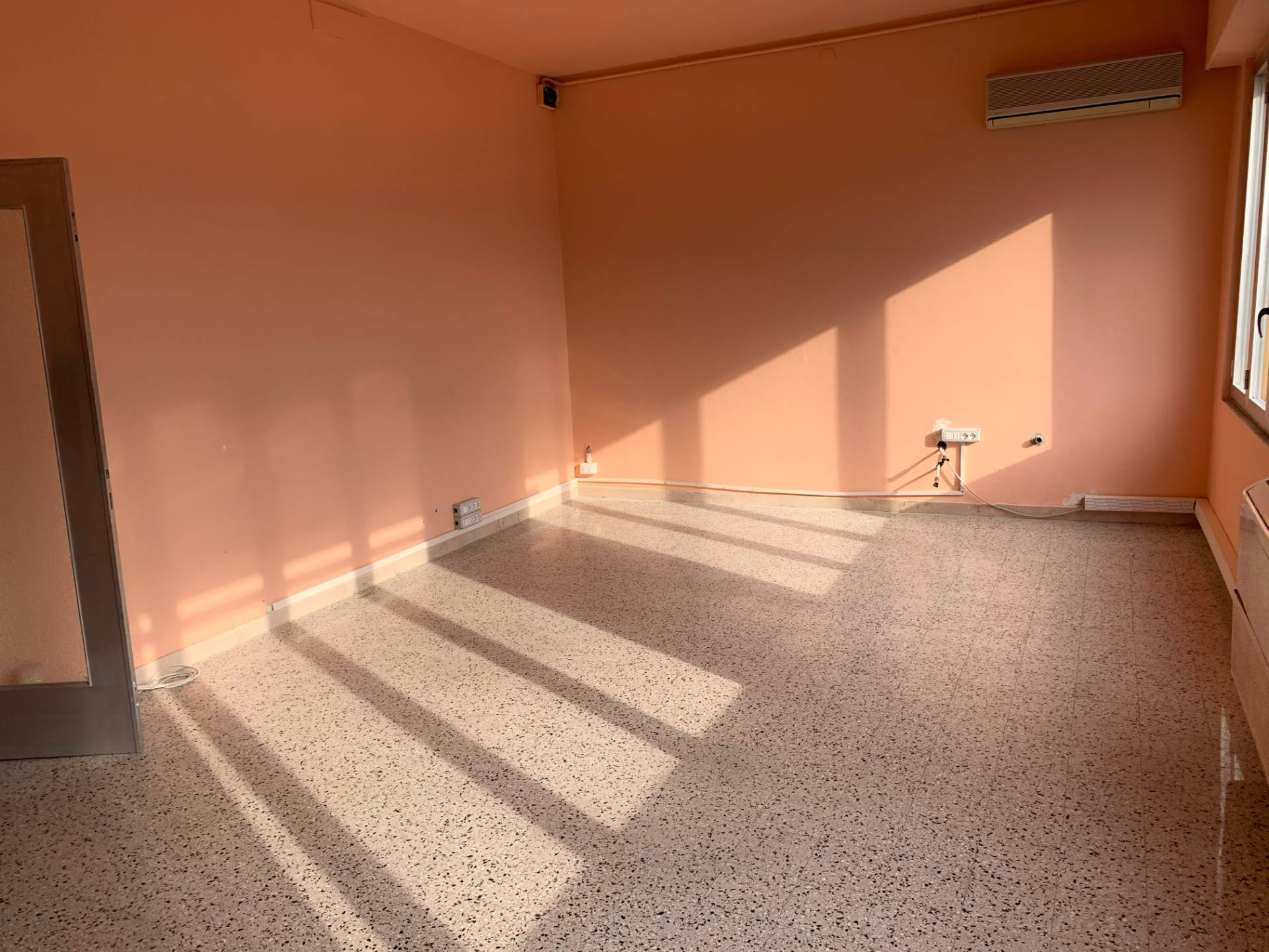 Fondo Commerciale in affitto a Lucca, San Concordio Contrada