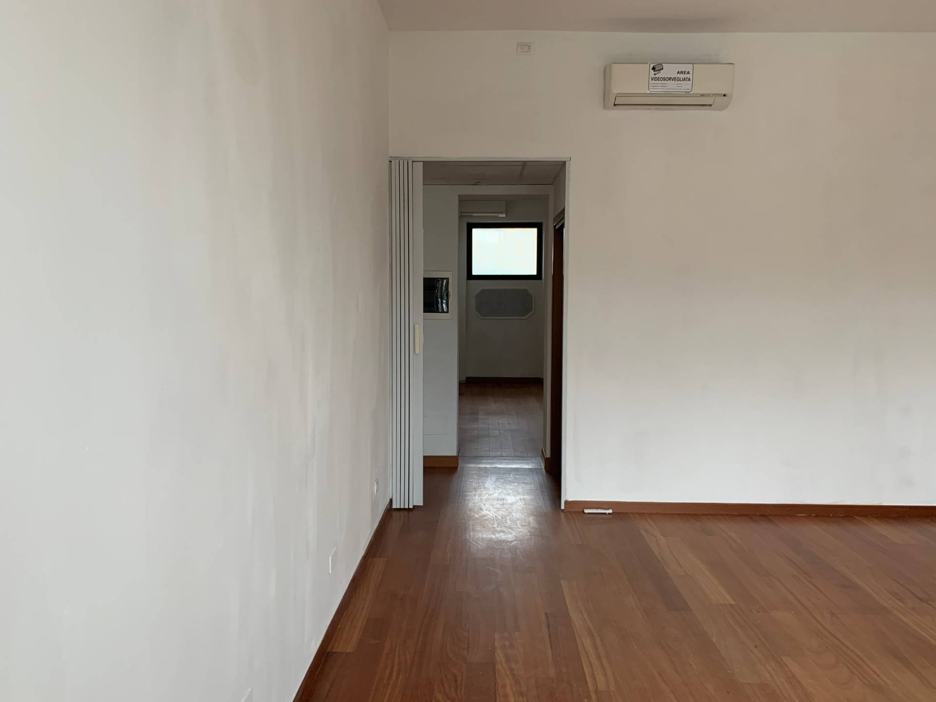 Fondo Artigianale in affitto a Capannori, Lunata