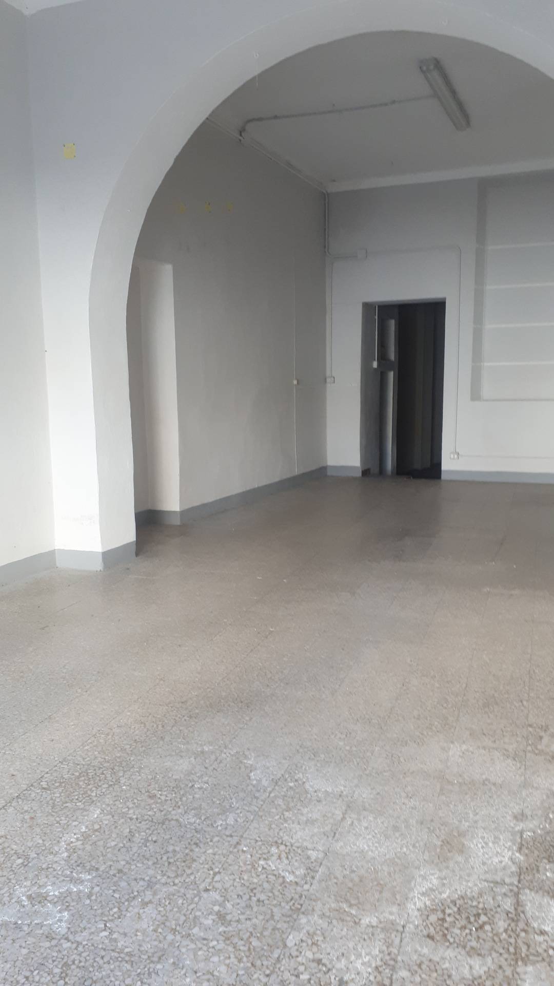 Fondo Commerciale in affitto a Lucca, San Concordio Contrada