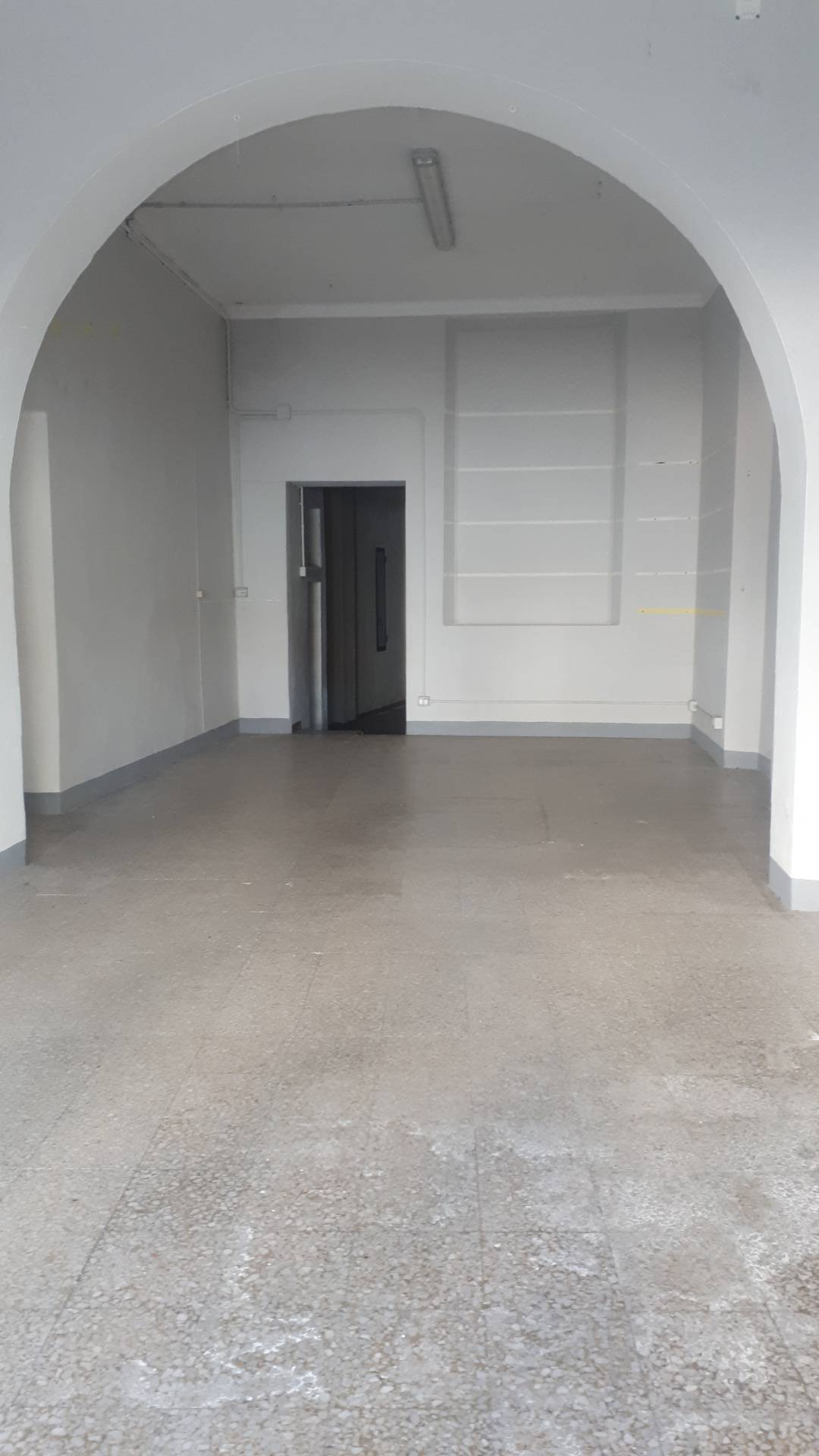 Fondo Commerciale in affitto a Lucca, San Concordio Contrada