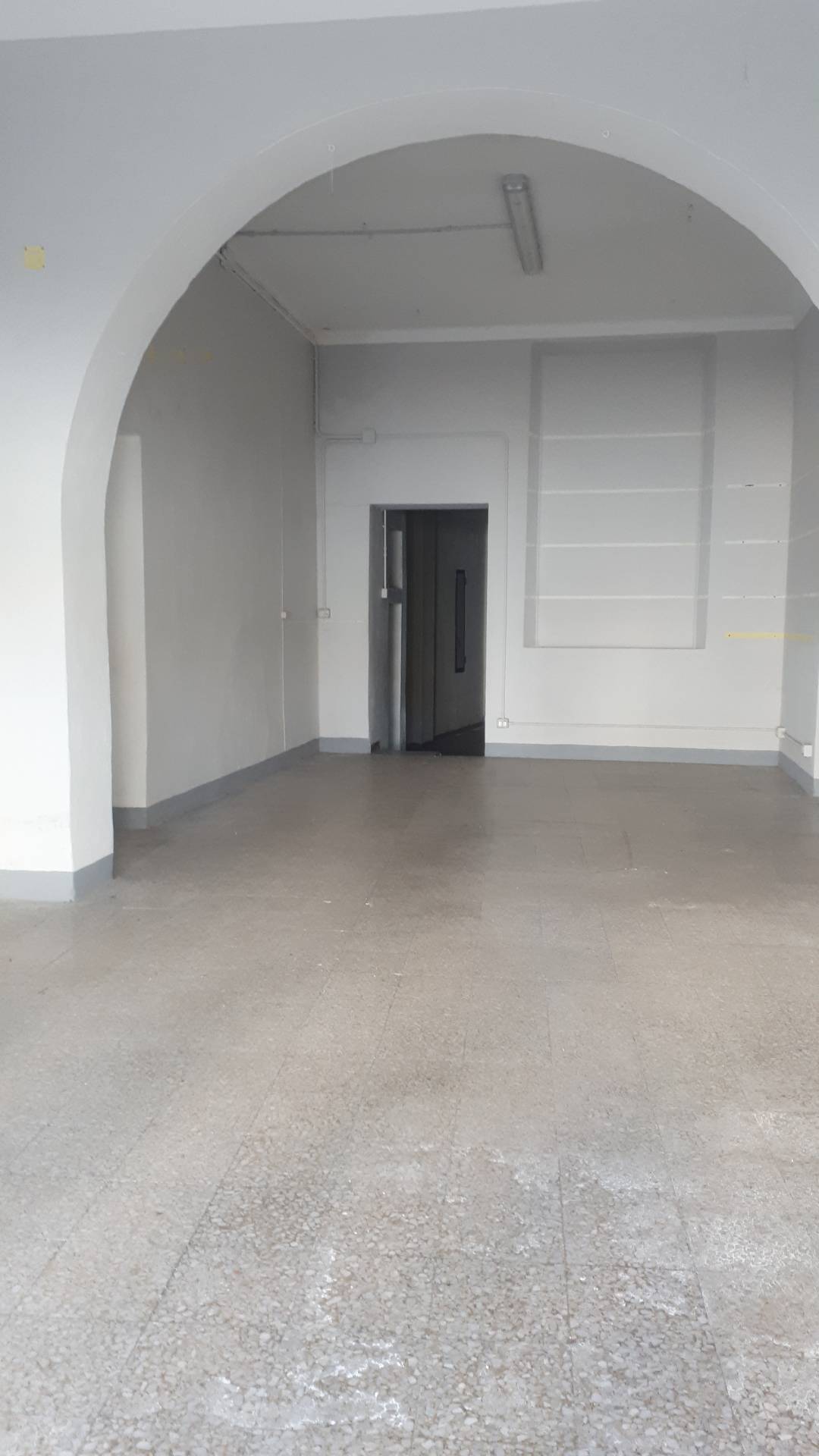 Fondo Commerciale in affitto a Lucca, San Concordio Contrada