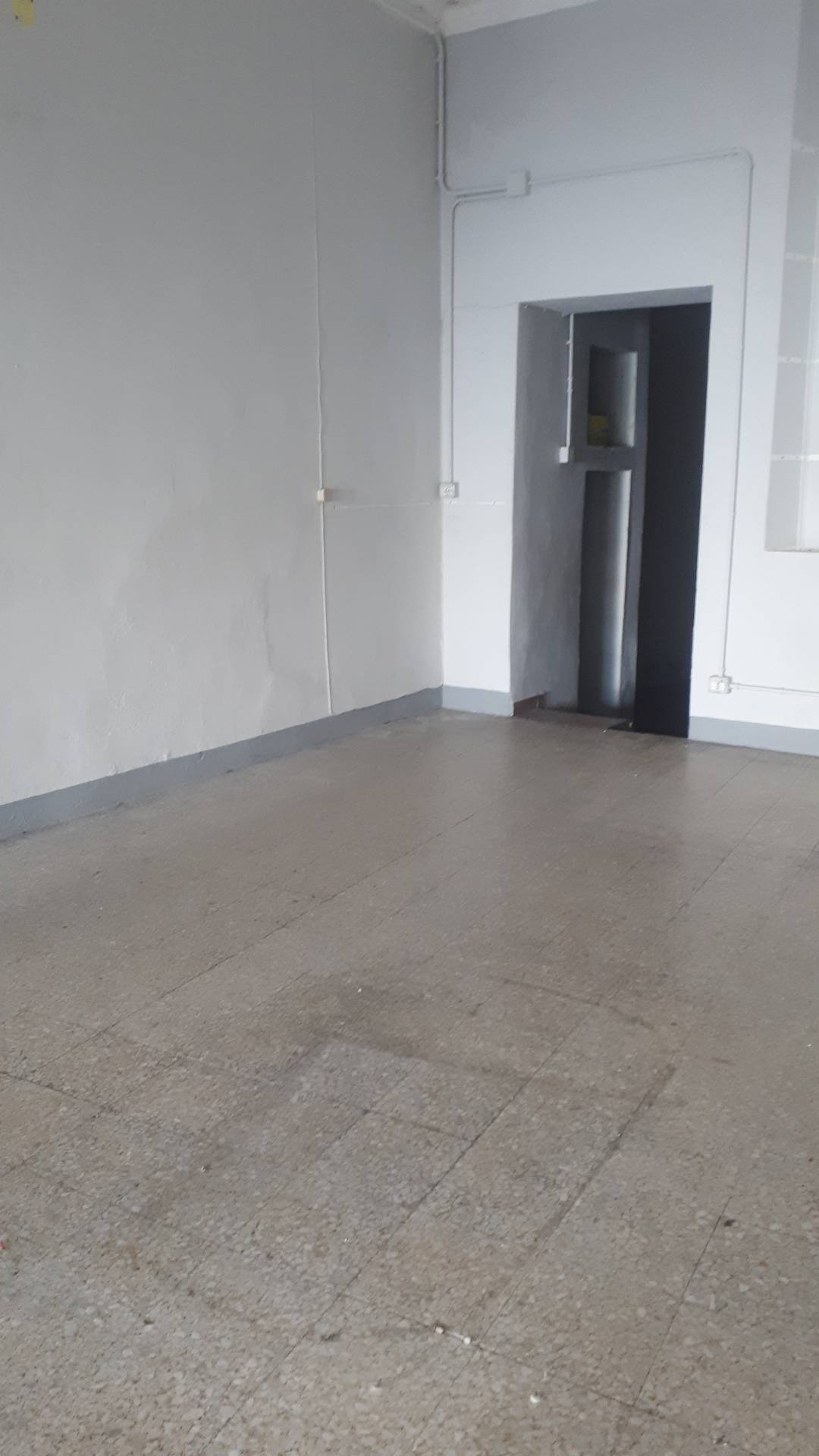 Fondo Commerciale in affitto a Lucca, San Concordio Contrada