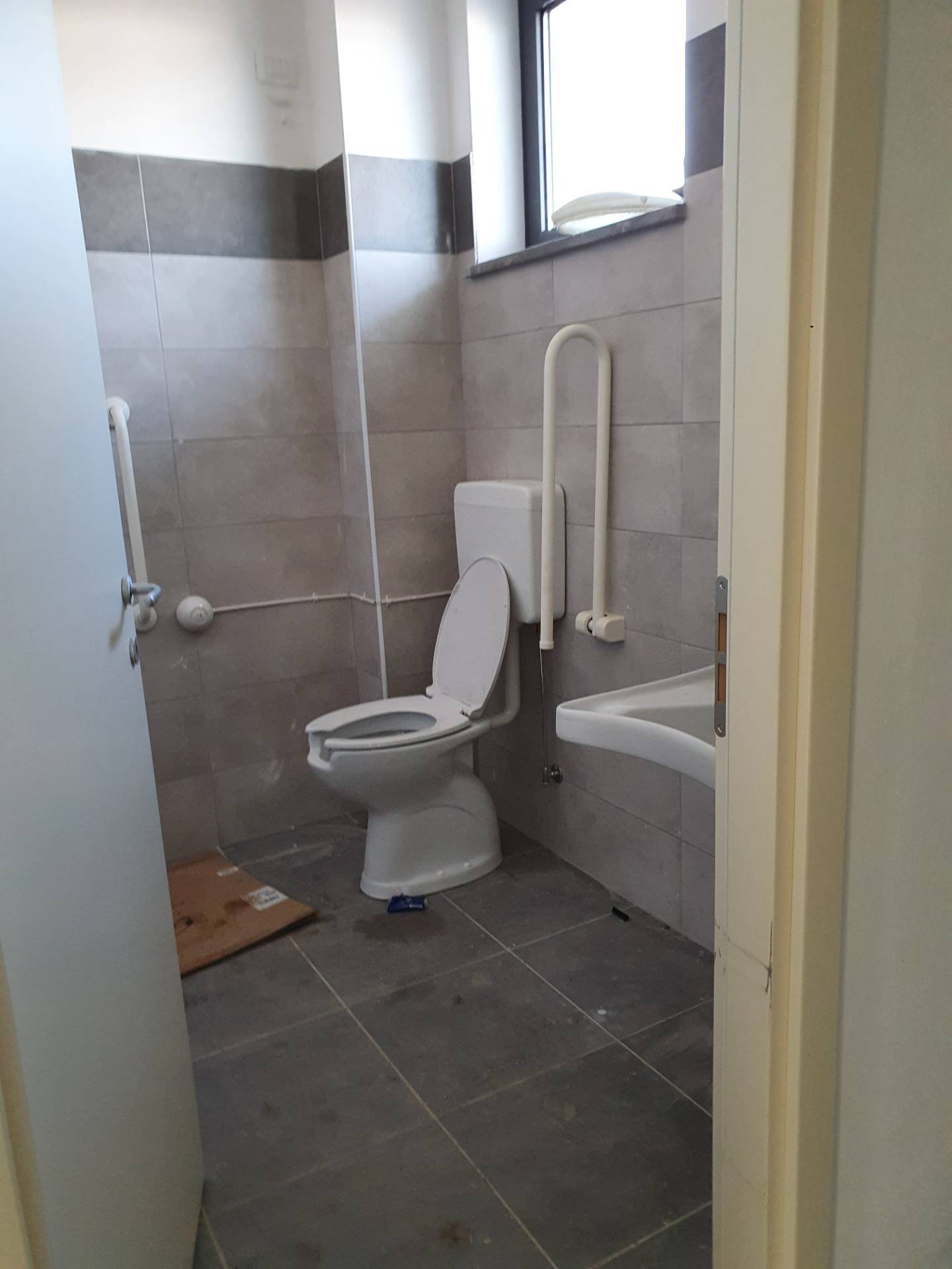 Fondo Commerciale in affitto a Capannori, Lammari