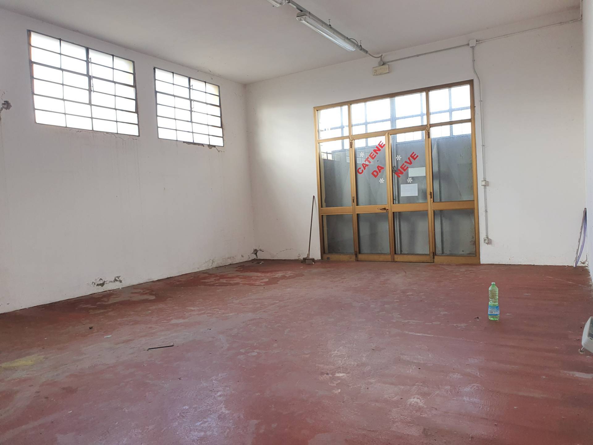 Fondo Commerciale in affitto a Lucca, Antraccoli