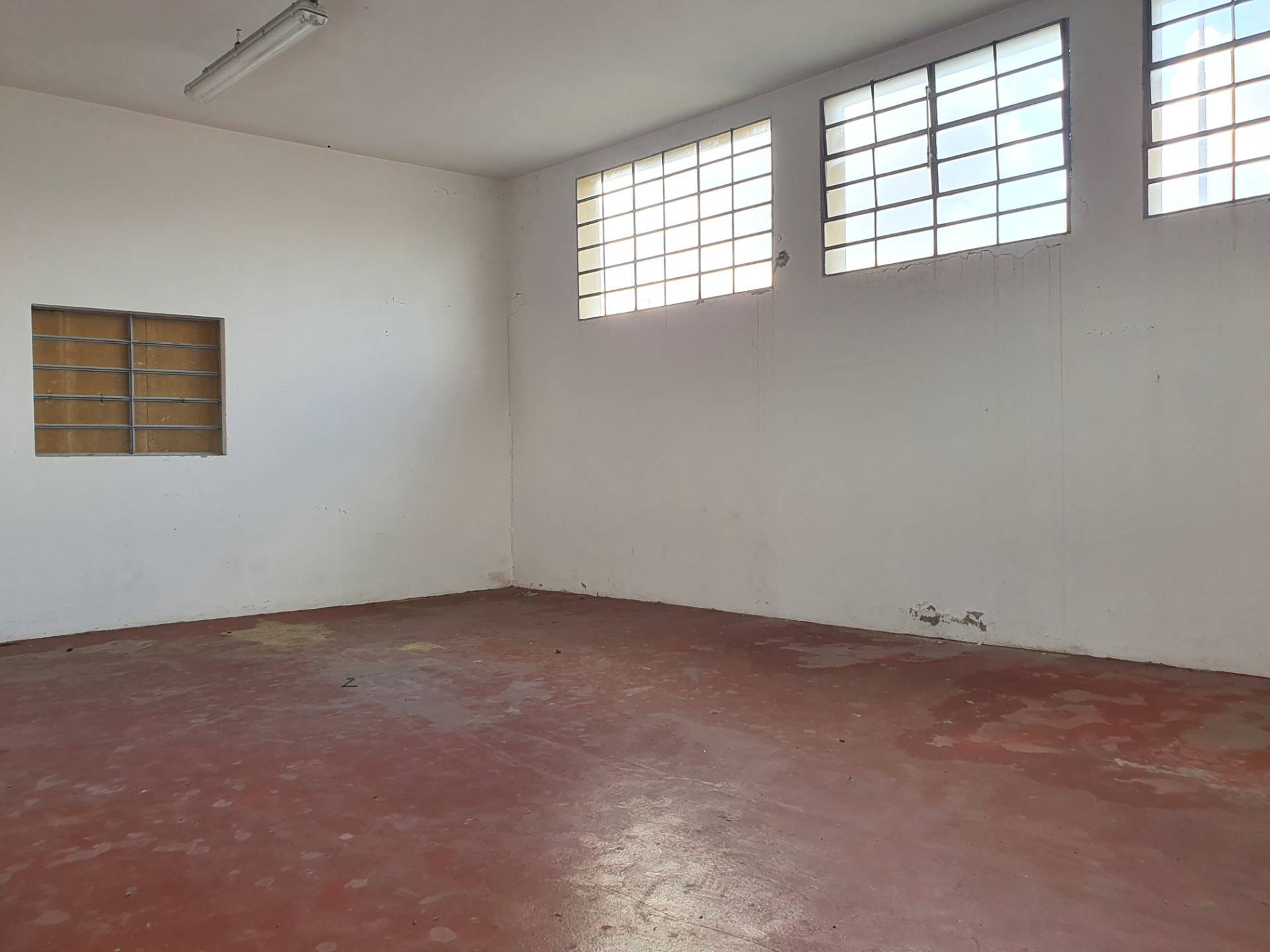 Fondo Commerciale in affitto a Lucca, Antraccoli