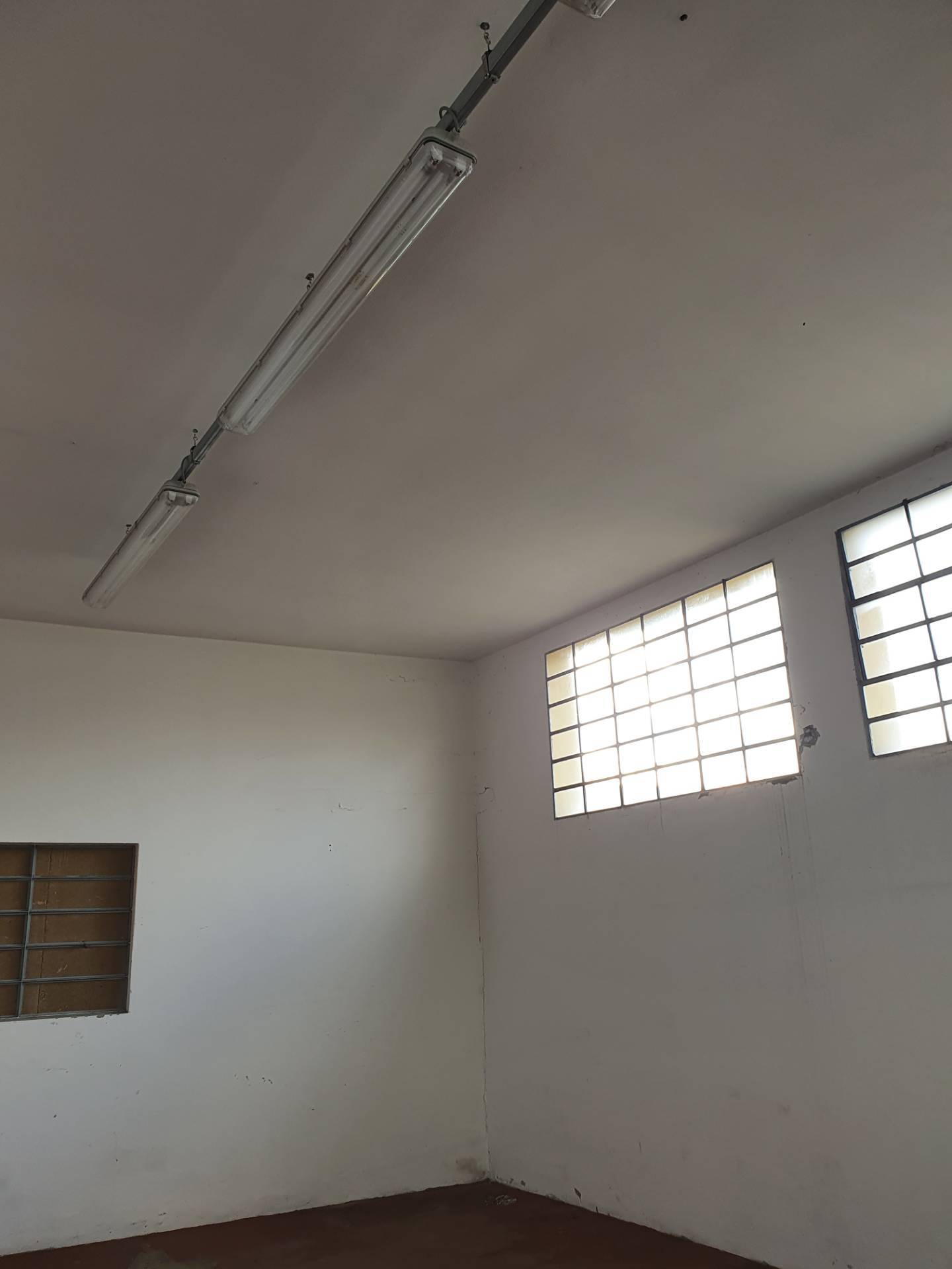 Fondo Commerciale in affitto a Lucca, Antraccoli