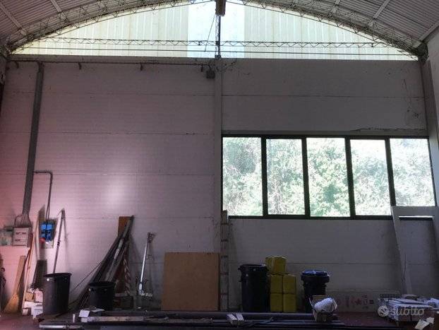 Fondo Artigianale in affitto a Capannori, Guamo