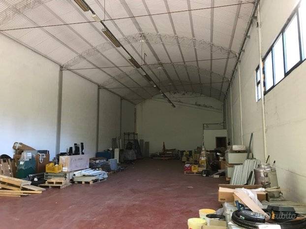 Fondo Artigianale in affitto a Capannori, Guamo