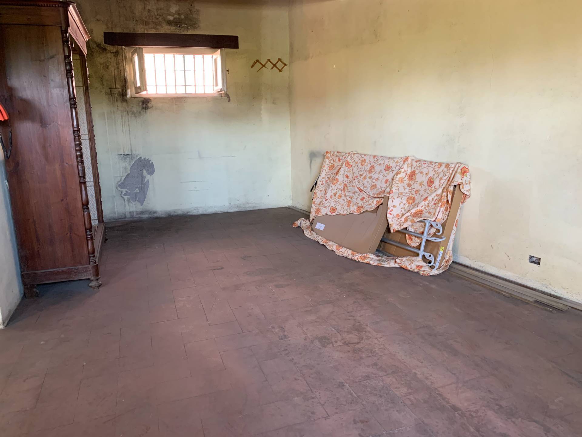 Fondo Commerciale in affitto a Lucca, Monte San Quirico - Vallebuia