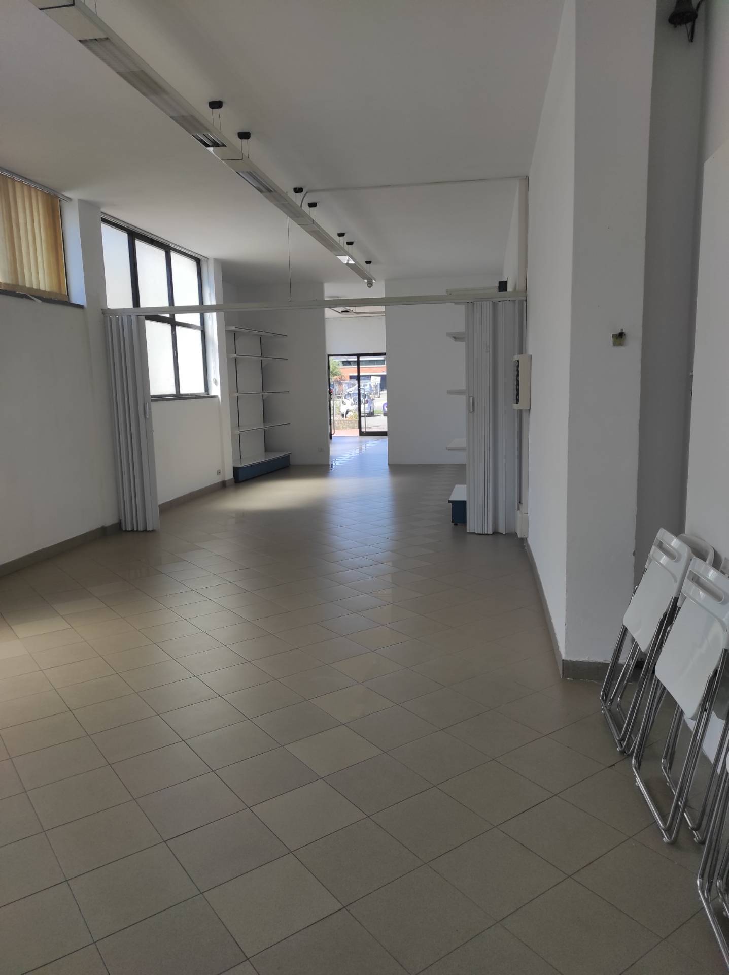 Fondo Commerciale in affitto a Lucca, Arancio