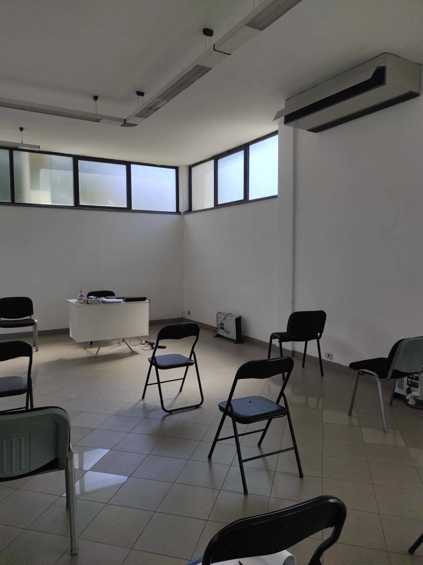 Fondo Commerciale in affitto a Lucca, Arancio