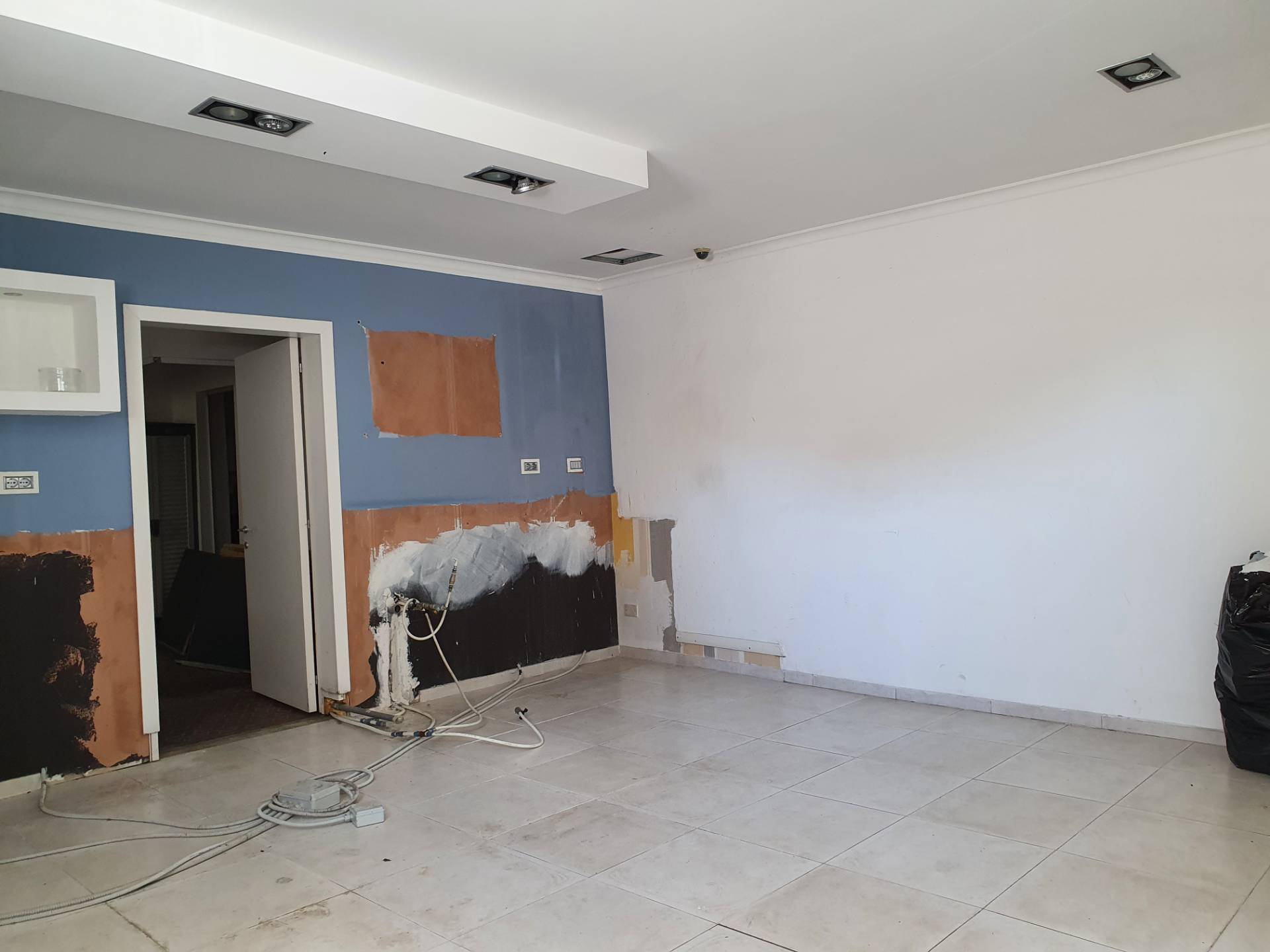 Fondo Commerciale in affitto a Lucca