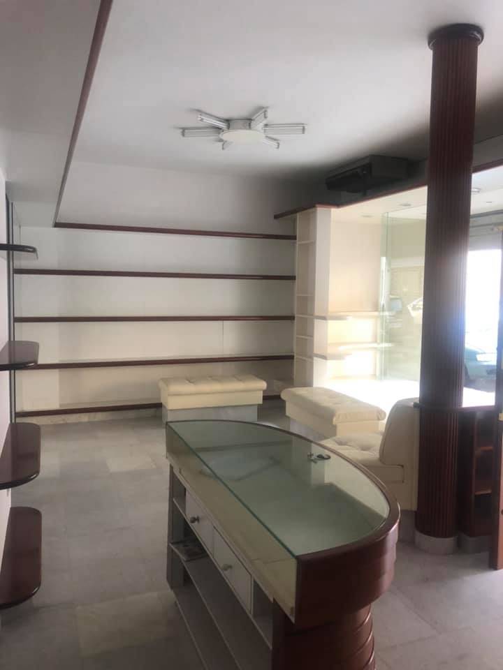 Fondo Commerciale in vendita a Viareggio, Marco Polo