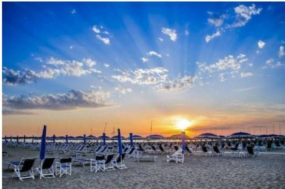 Attivit/licenza in vendita a Camaiore, Lido di Camaiore