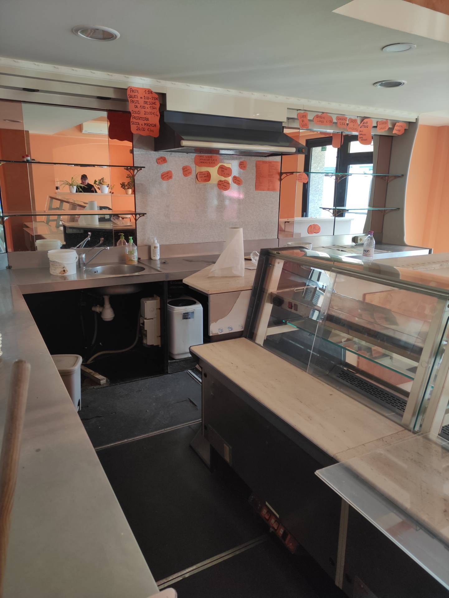 Fondo Commerciale in affitto a Chiesina Uzzanese, Chiesanuova