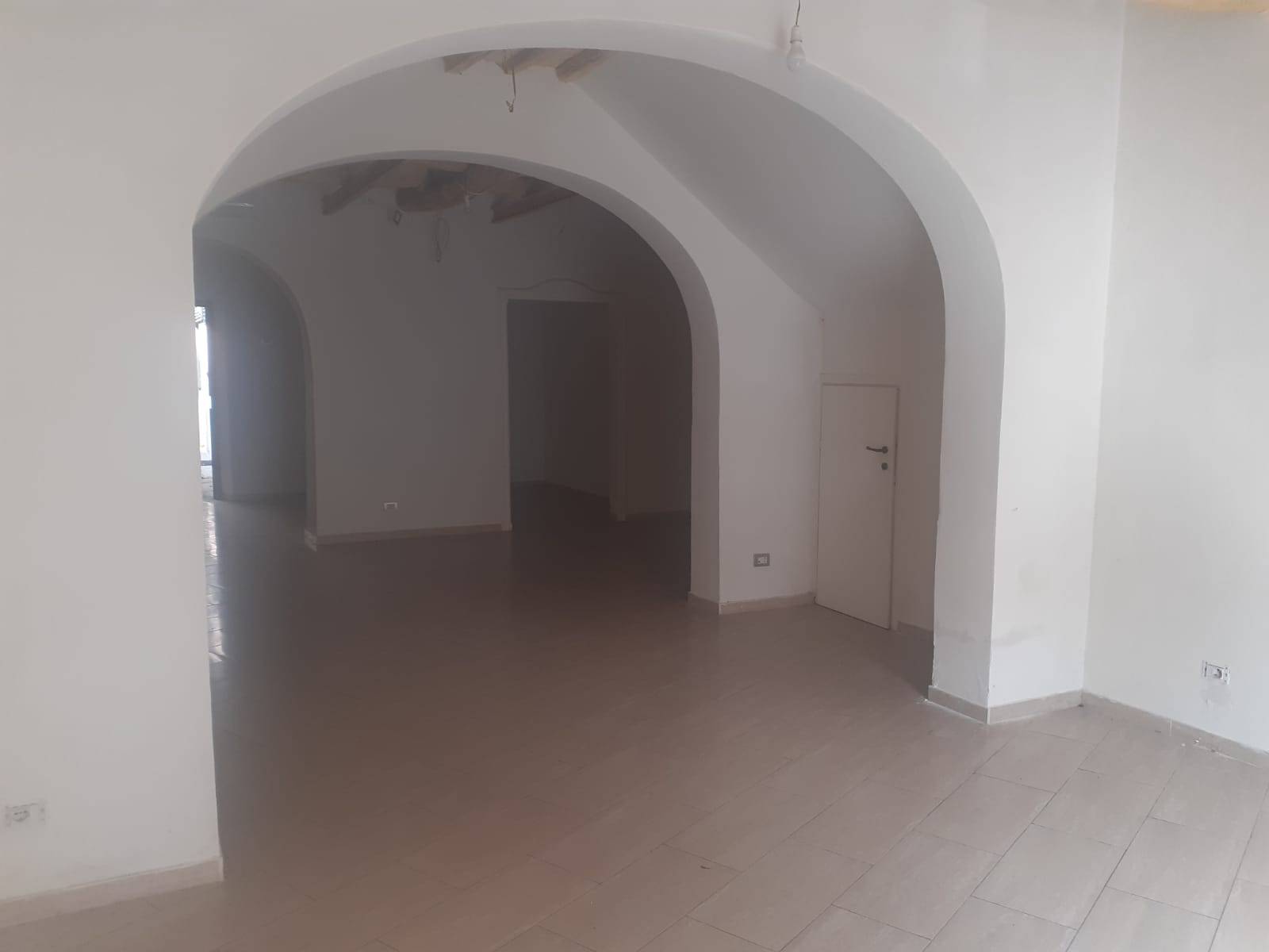 Fondo Commerciale in vendita a Lucca, Lucca fuori mura