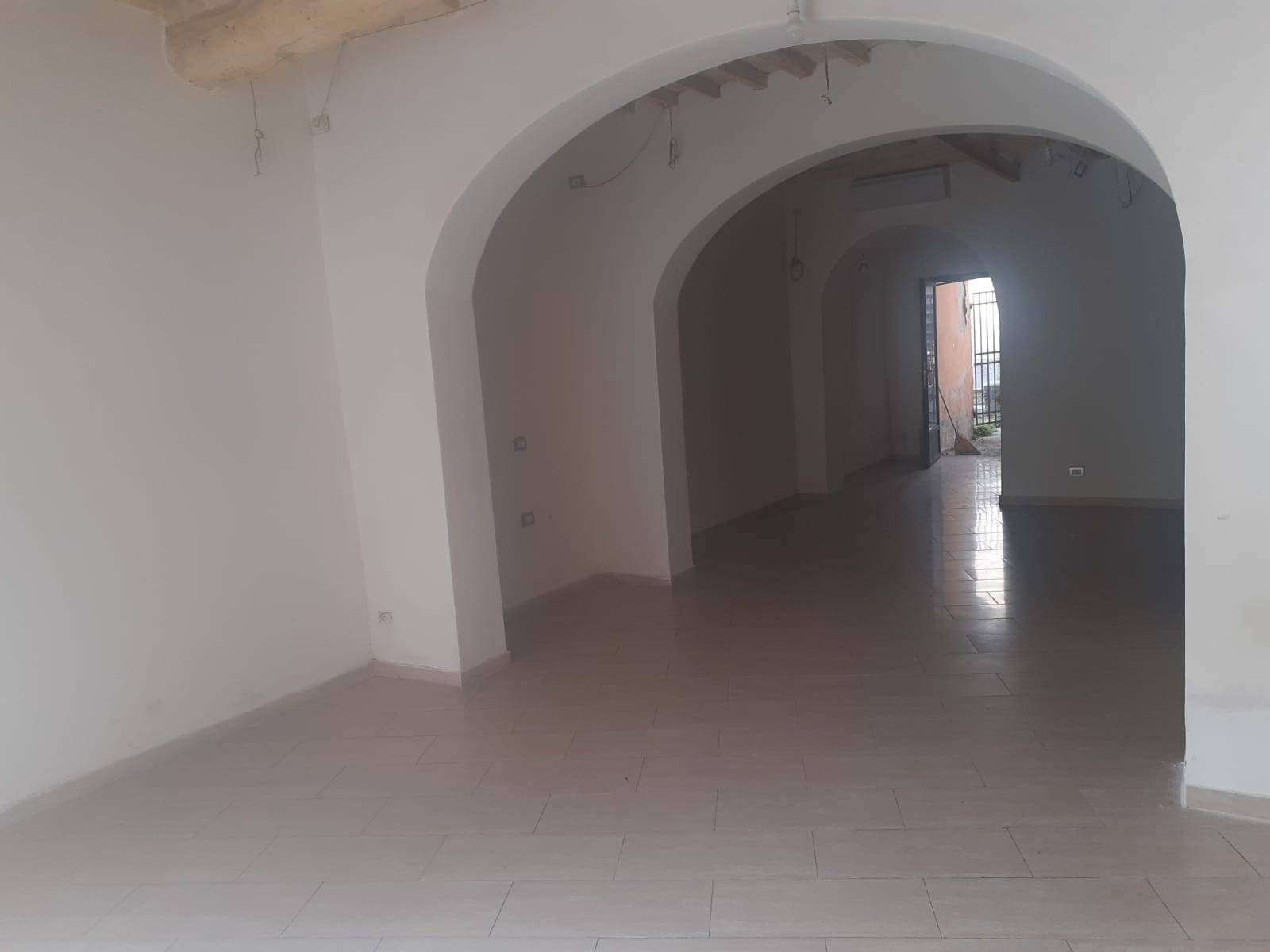 Fondo Commerciale in vendita a Lucca, Lucca fuori mura