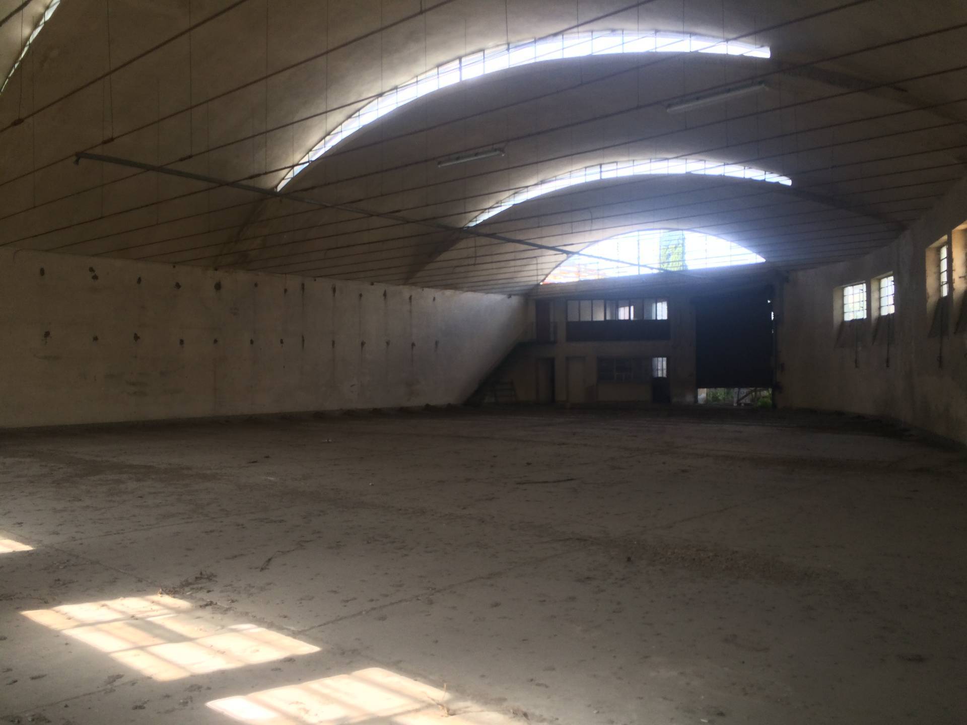 Fondo Commerciale in vendita a Lucca, Lucca fuori mura