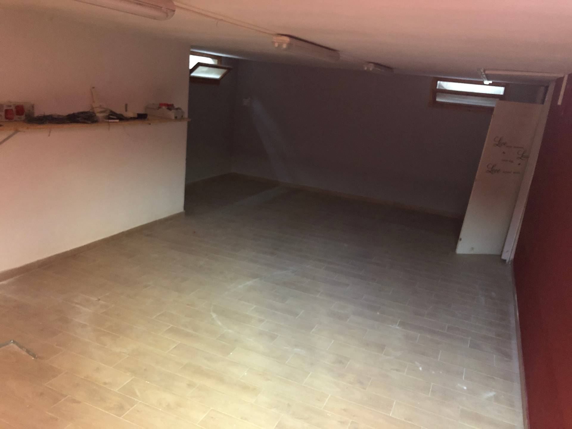 Fondo Commerciale in affitto a Viareggio