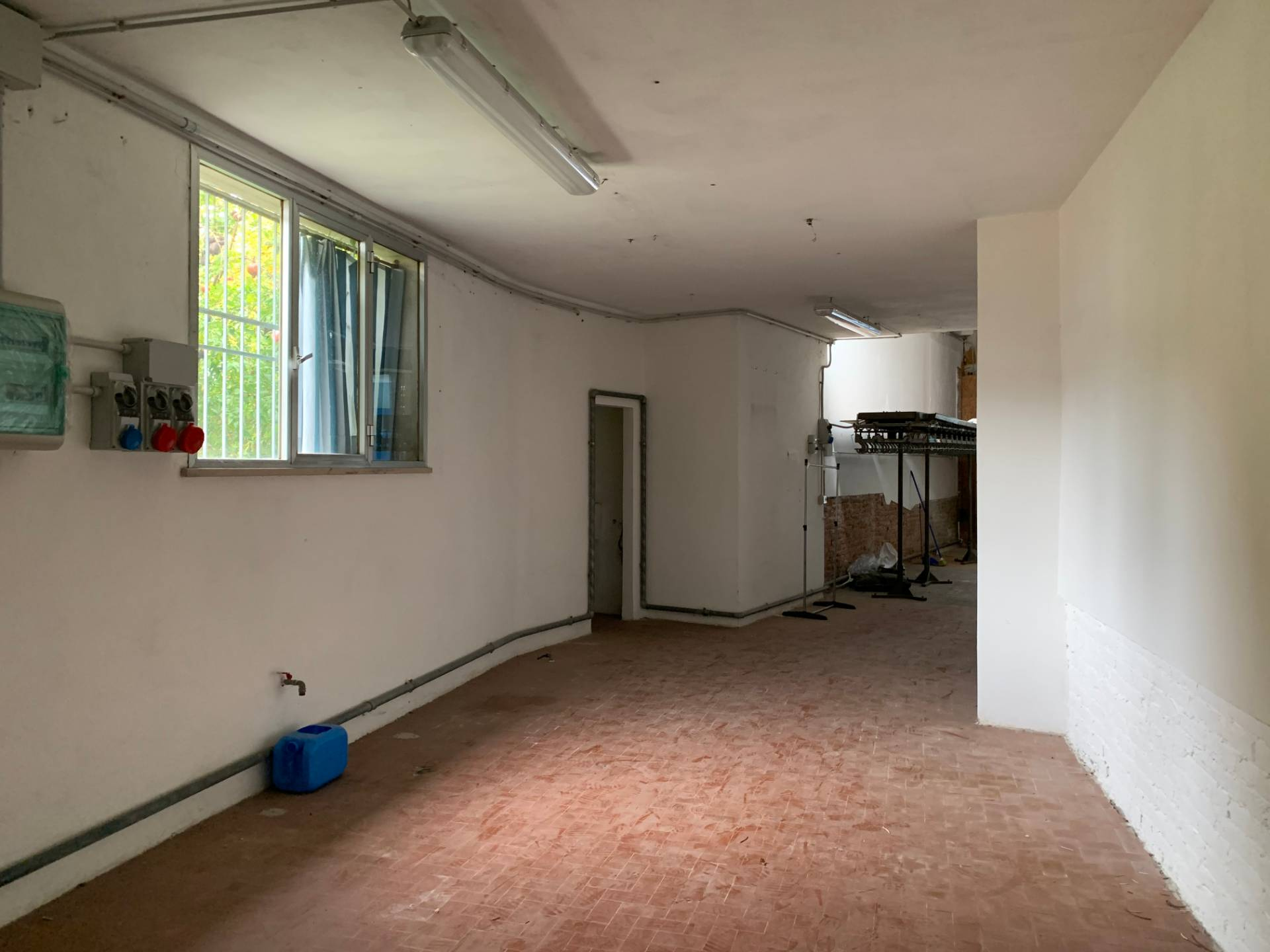 Fondo Artigianale in affitto a Lucca, Ponte a Moriano