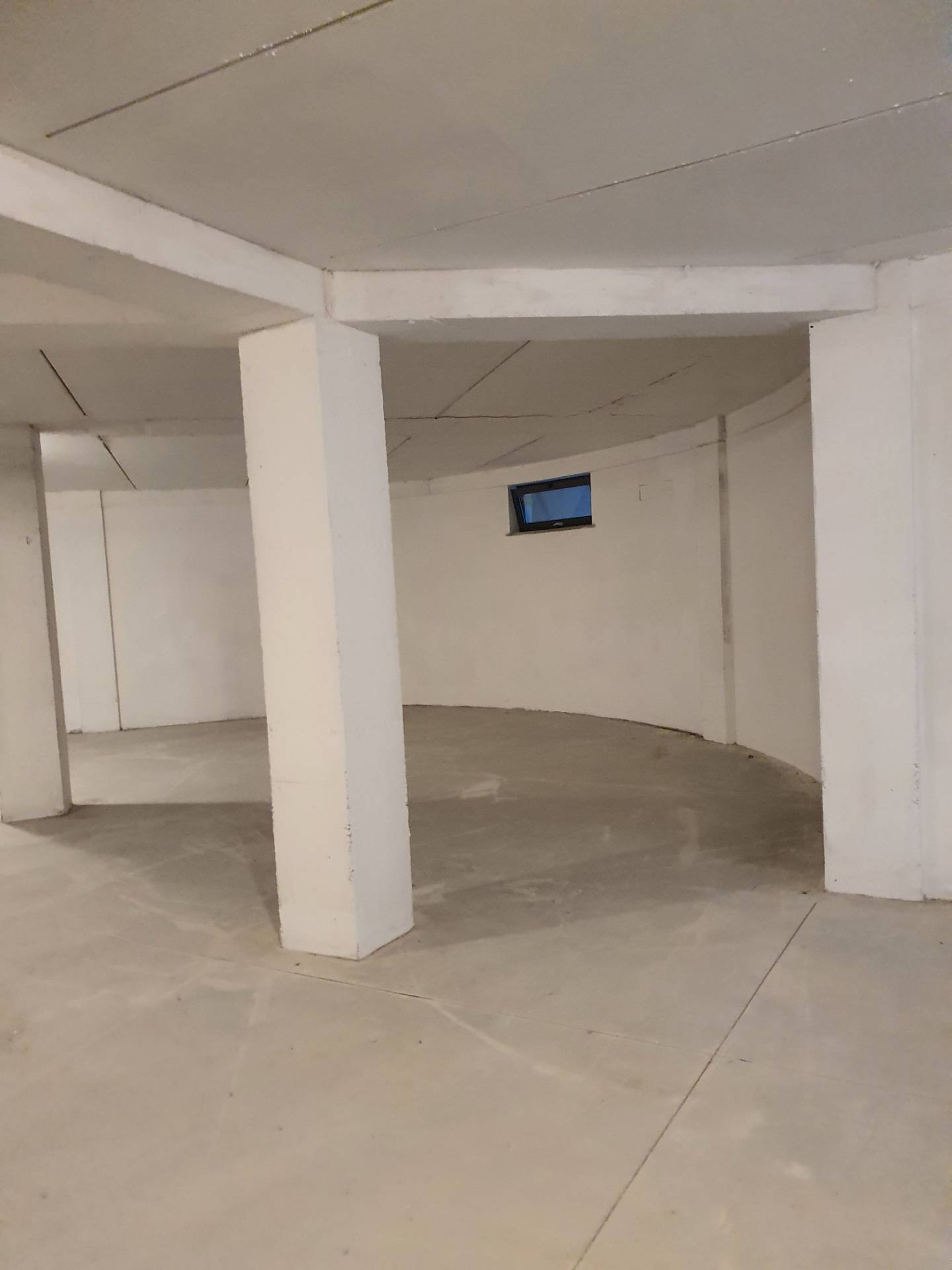 Fondo Commerciale in affitto a Capannori, Lammari