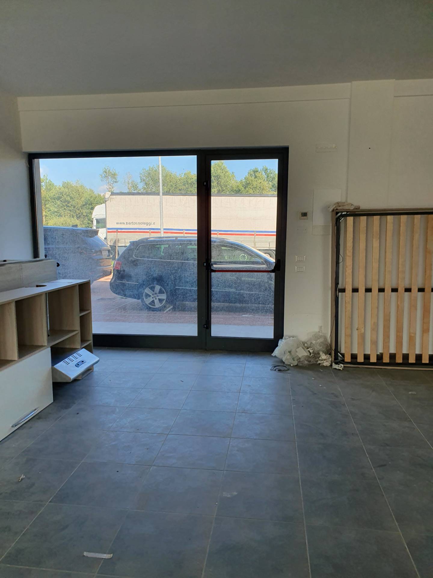 Fondo Commerciale in affitto a Capannori, Lammari