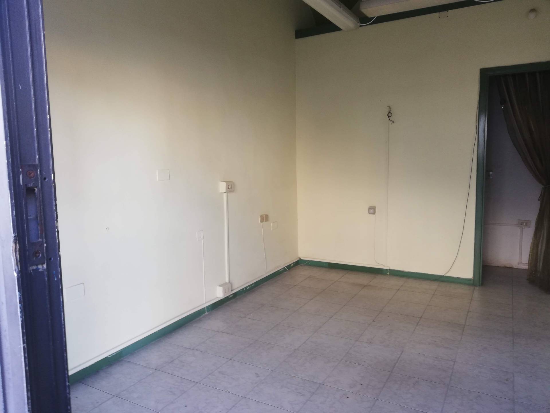 Fondo Commerciale in affitto a Lucca