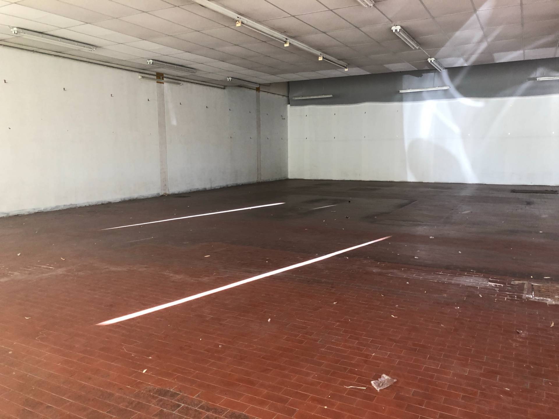 Fondo Commerciale in affitto a Altopascio, Altopascio