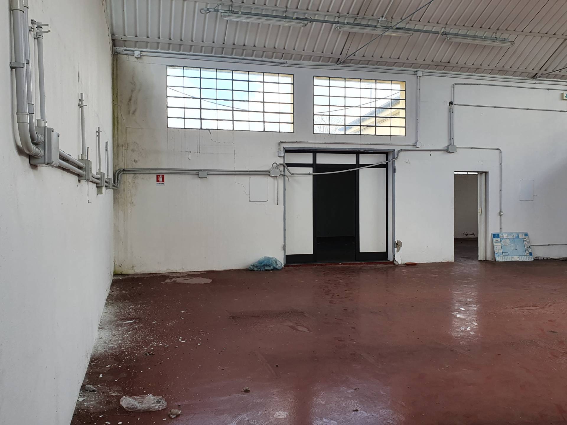 Fondo Commerciale in affitto a Lucca, Antraccoli