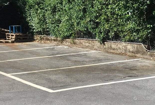 Fondo Artigianale in affitto a Capannori, Guamo