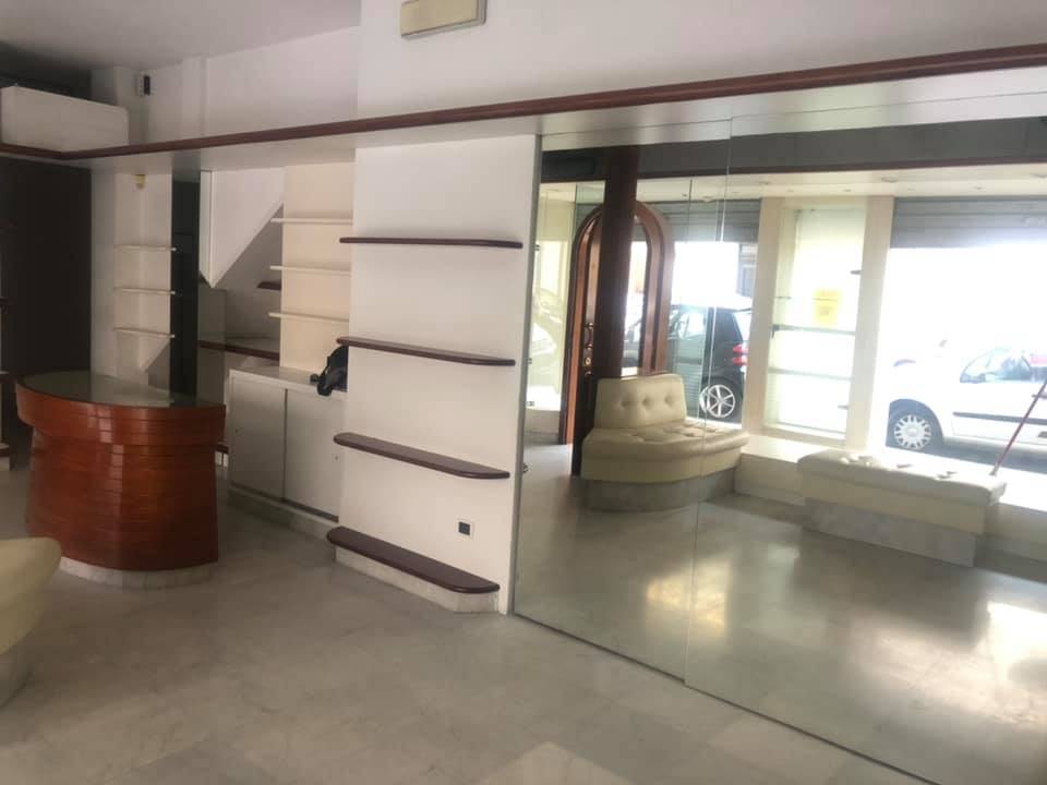 Fondo Commerciale in vendita a Viareggio, Marco Polo