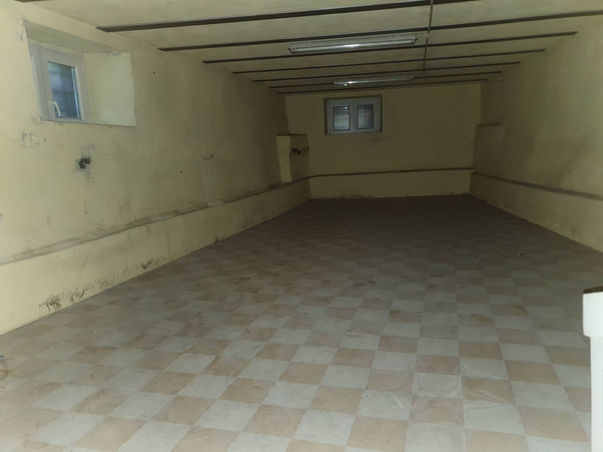 Fondo Commerciale in vendita a Lucca, Lucca fuori mura